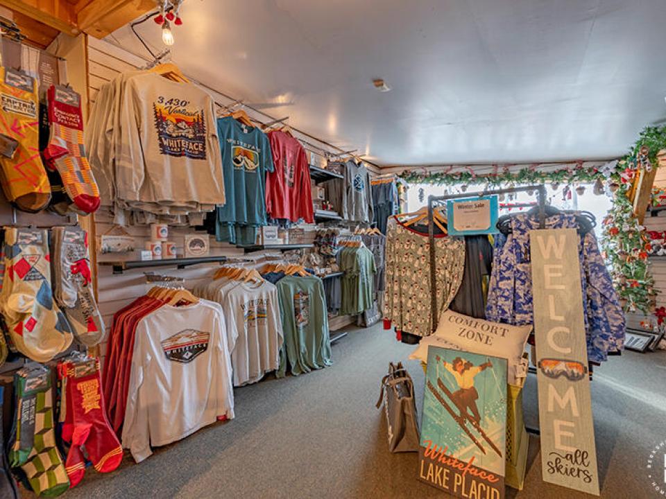 ThereAndBackAgainInLakePlacid_Interior_L