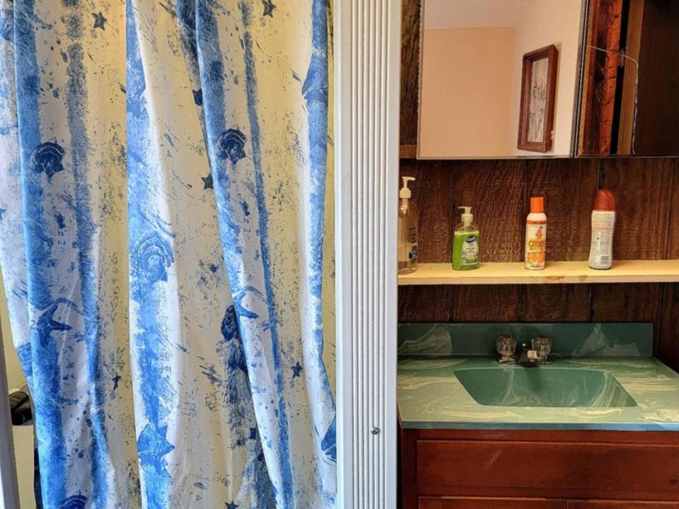 Musto - Pierrepont camp - bathroom showe