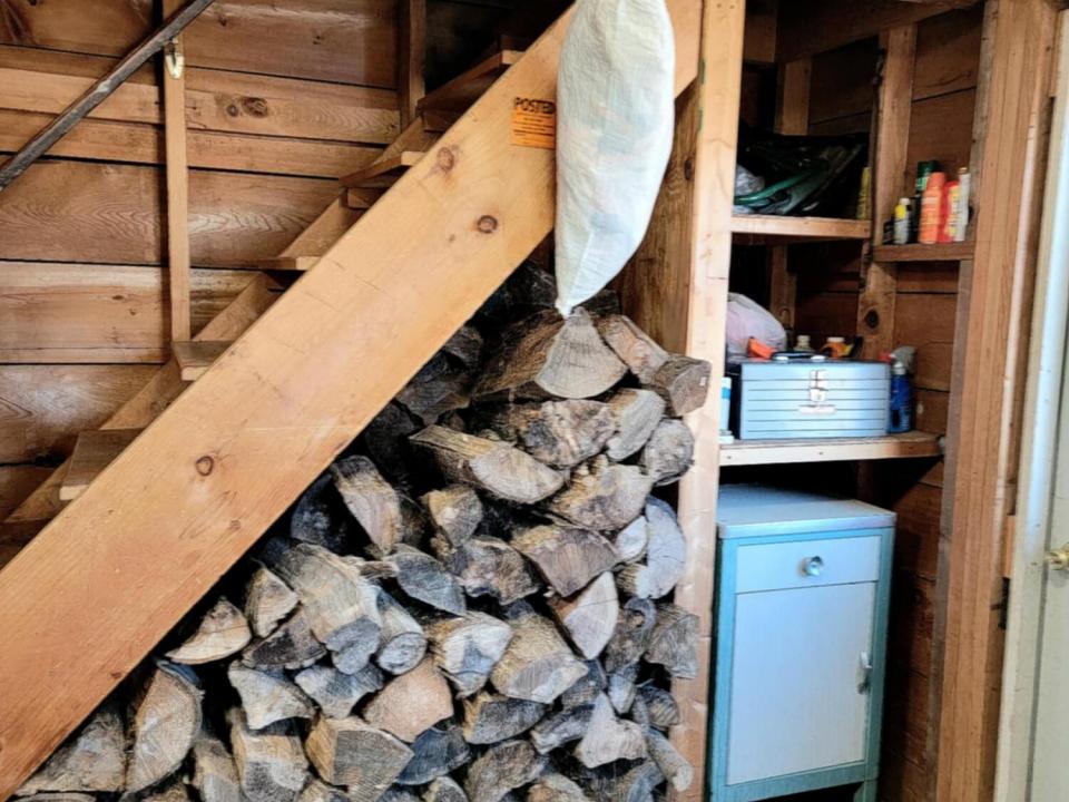 Musto - Pierrepont camp - wood pile in k