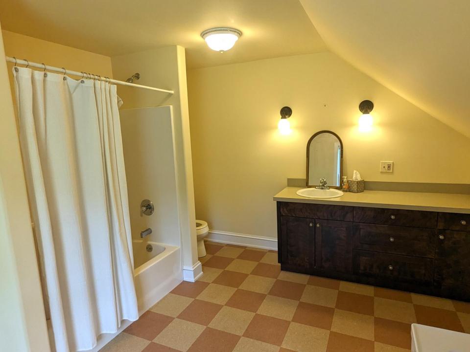 lFull Bath Upstairs