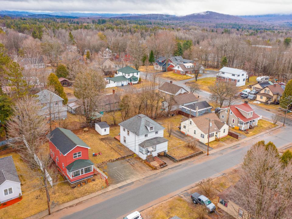 6 McLaughlin Ave-18