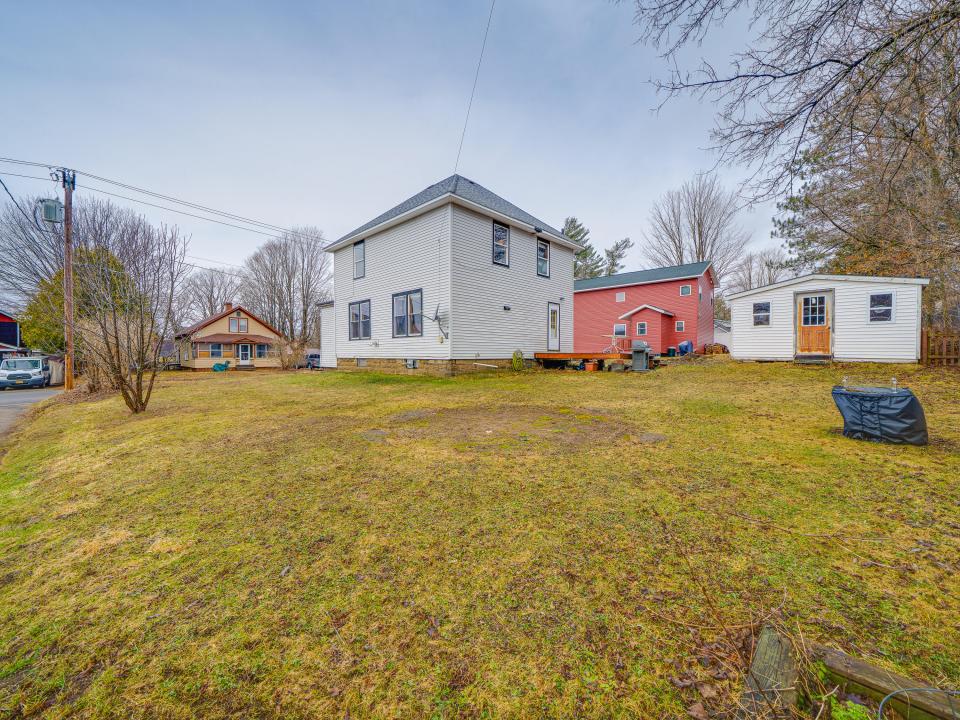 6 McLaughlin Ave-23