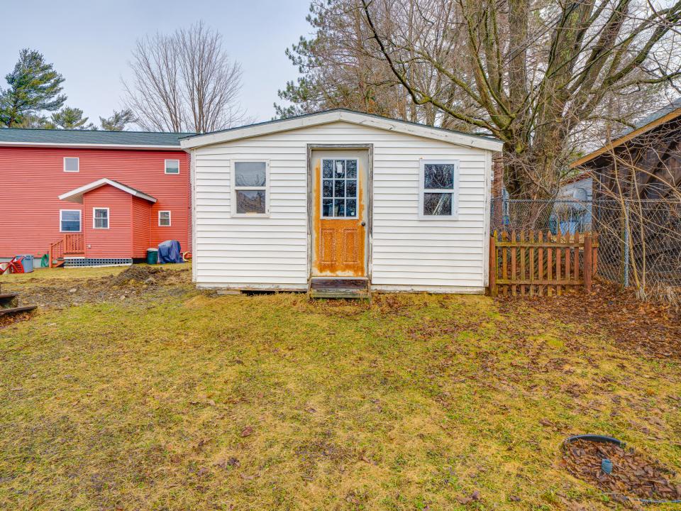6 McLaughlin Ave-26