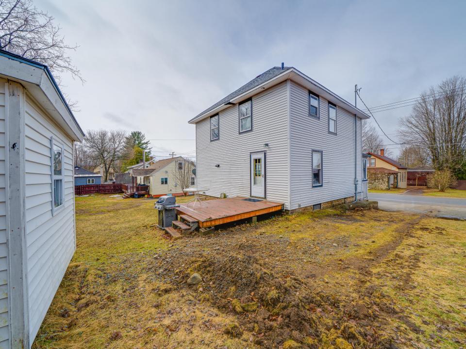 6 McLaughlin Ave-30