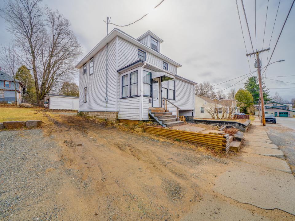 6 McLaughlin Ave-33