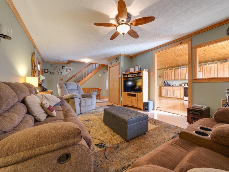6 McLaughlin Ave-42