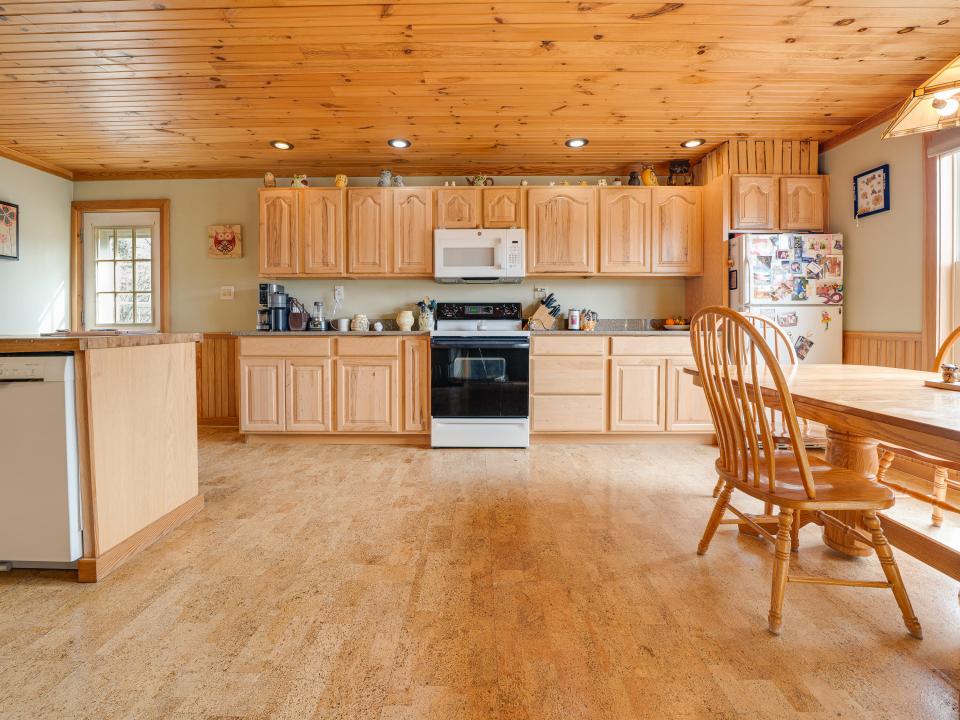 6 McLaughlin Ave-49
