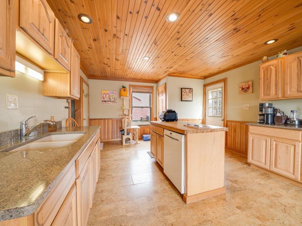 6 McLaughlin Ave-50