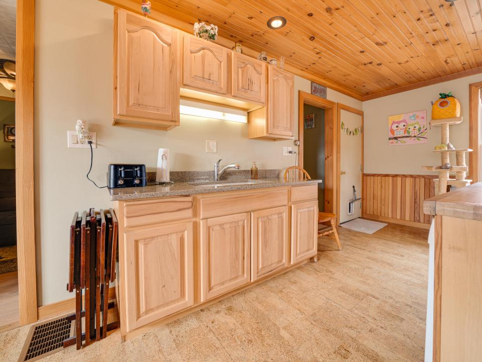 6 McLaughlin Ave-51