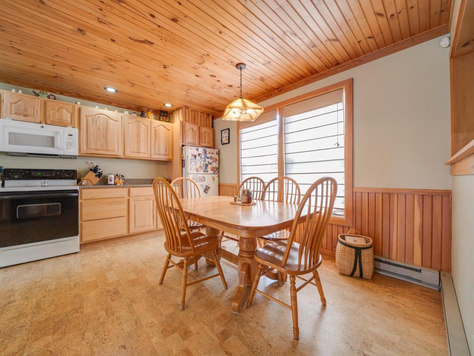 6 McLaughlin Ave-54