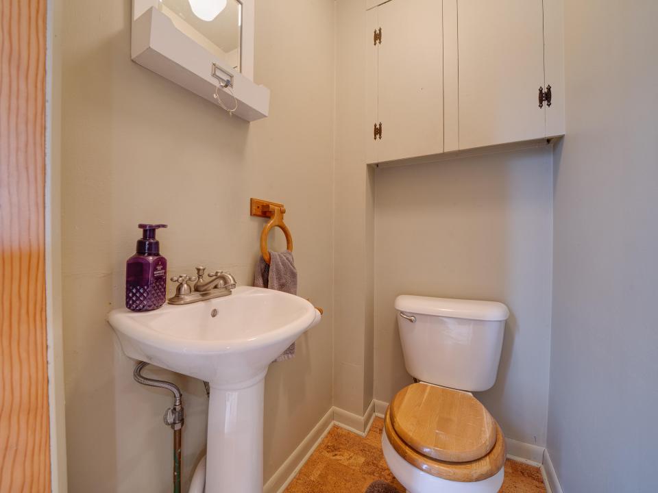 6 McLaughlin Ave-56