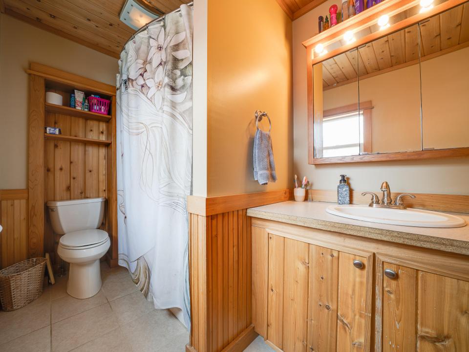 6 McLaughlin Ave-57