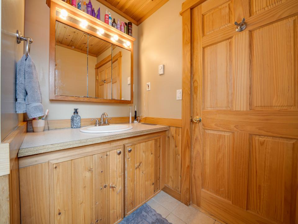 6 McLaughlin Ave-61