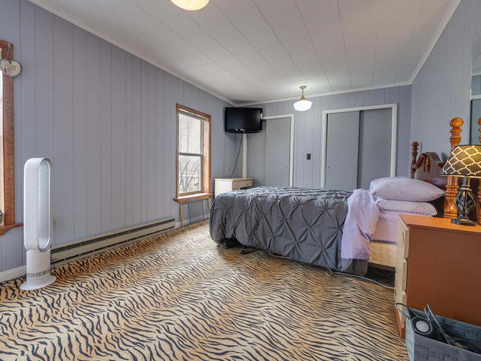 6 McLaughlin Ave-67