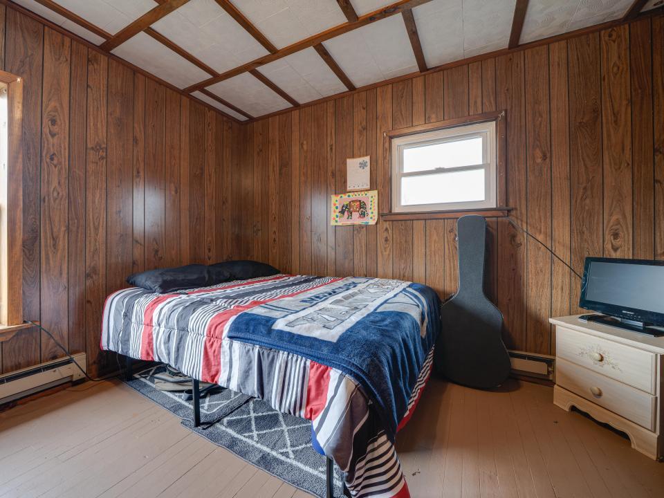 6 McLaughlin Ave-73