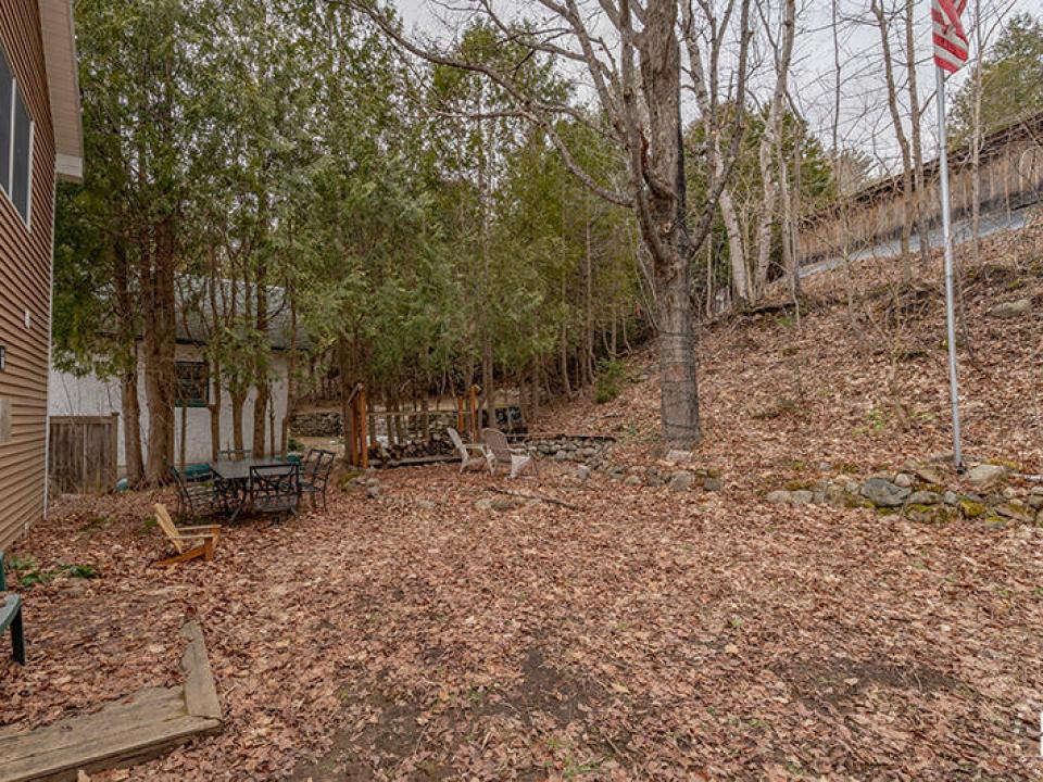 CharmingHomeOnOldLakeColby_BackYard