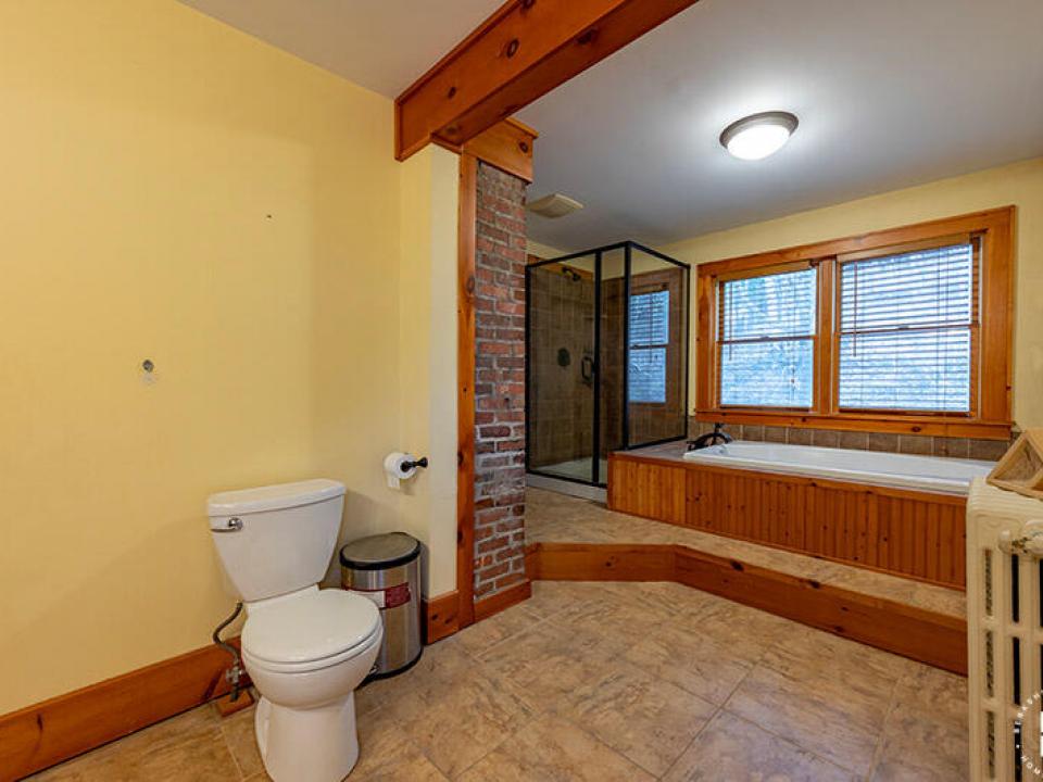CharmingHomeOnOldLakeColby_Bathroom_Upst