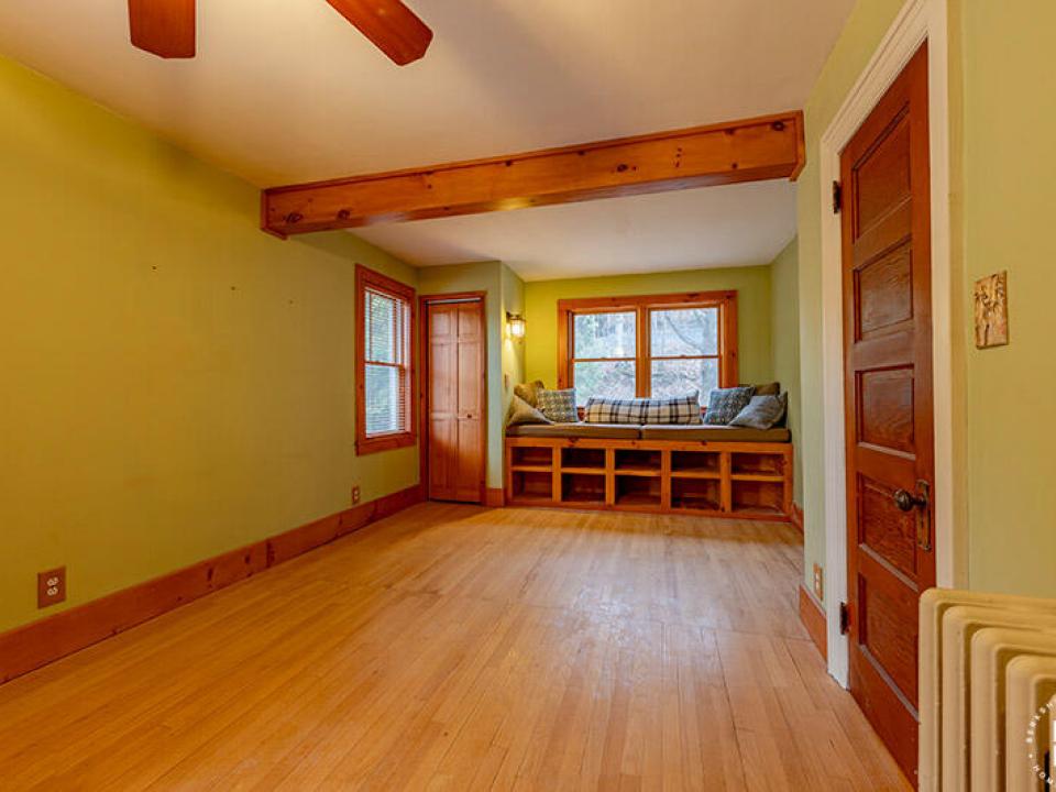 CharmingHomeOnOldLakeColby_Bedroom1