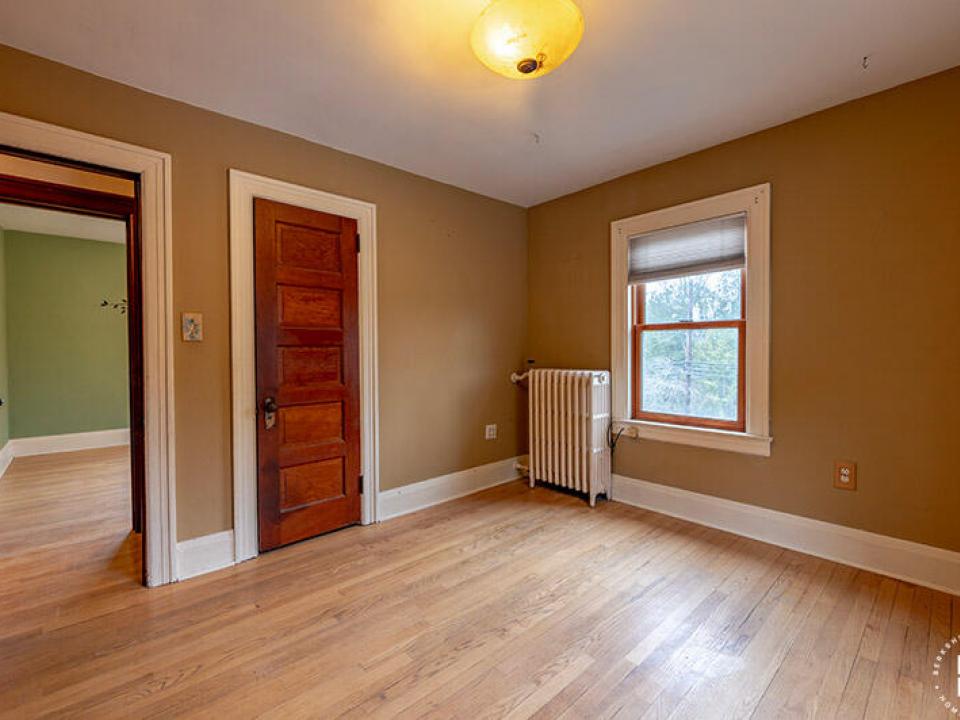 CharmingHomeOnOldLakeColby_Bedroom2_Clos