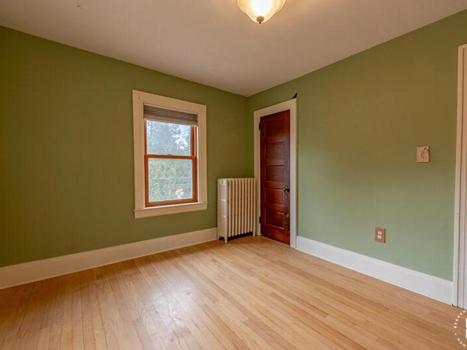 CharmingHomeOnOldLakeColby_Bedroom3_Clos