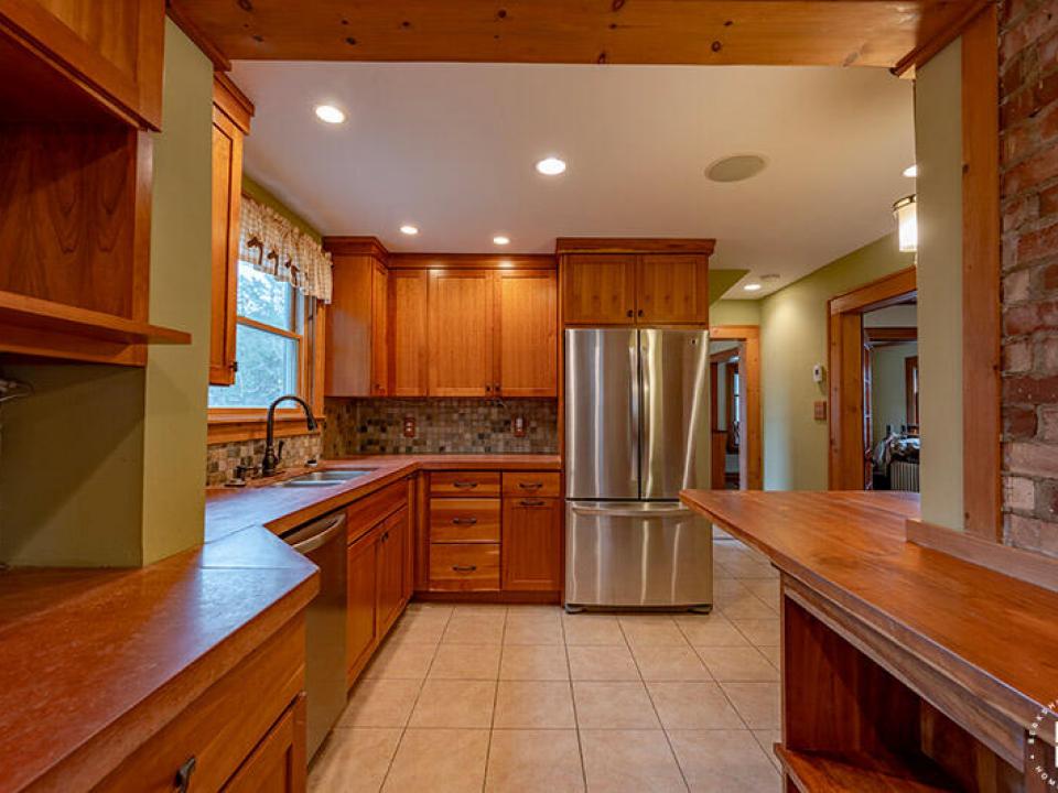 CharmingHomeOnOldLakeColby_Kitchen_Fridg