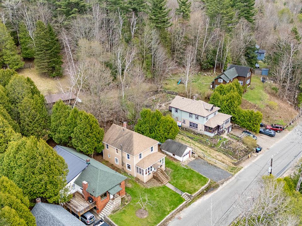 SLHomeOnOldLakeColby_0525_A_Exterior_Mid