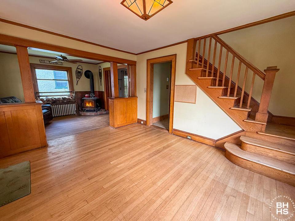 SLHomeOnOldLakeColby_Summer_Entry