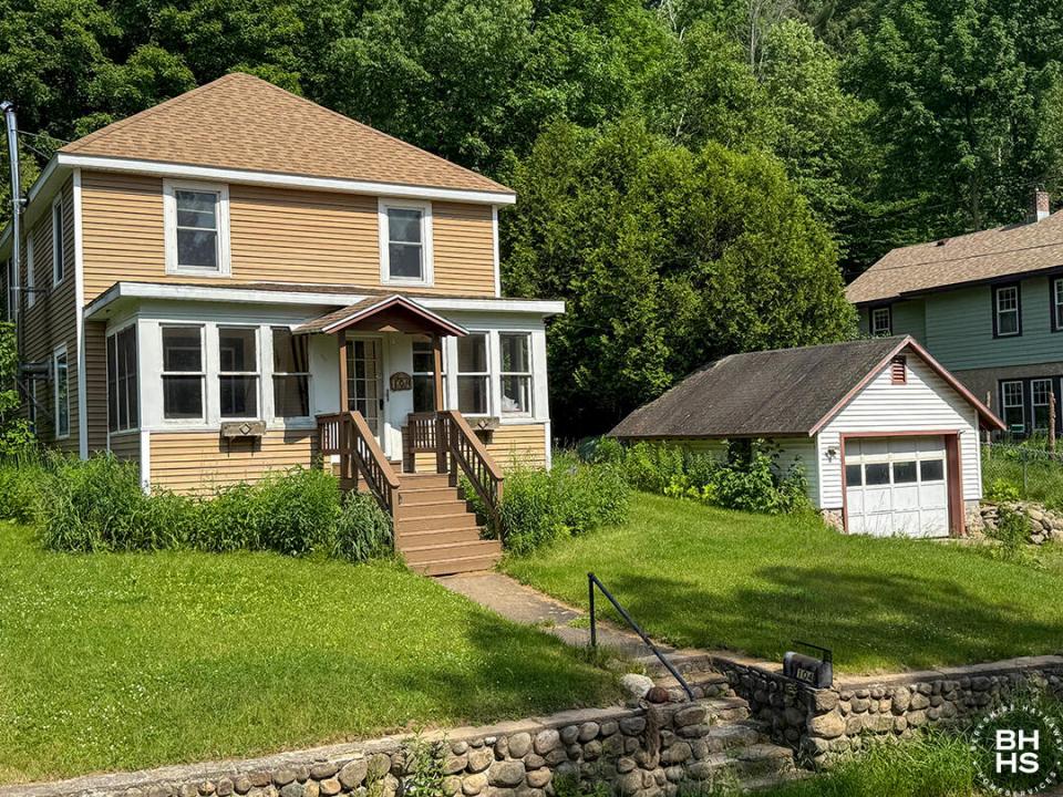 SLHomeOnOldLakeColby_Summer_Exterior SLHomeOnOldLakeColby_Summer_Exterior