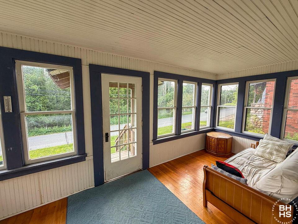 SLHomeOnOldLakeColby_Summer_Sunporch_Roa