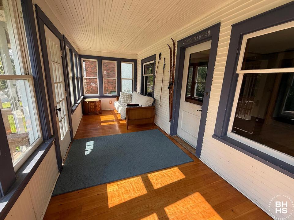 SLHomeOnOldLakeColby_Summer_SunPorch