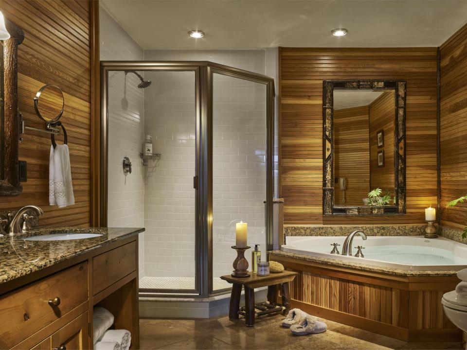 3BR Master Bathroom
