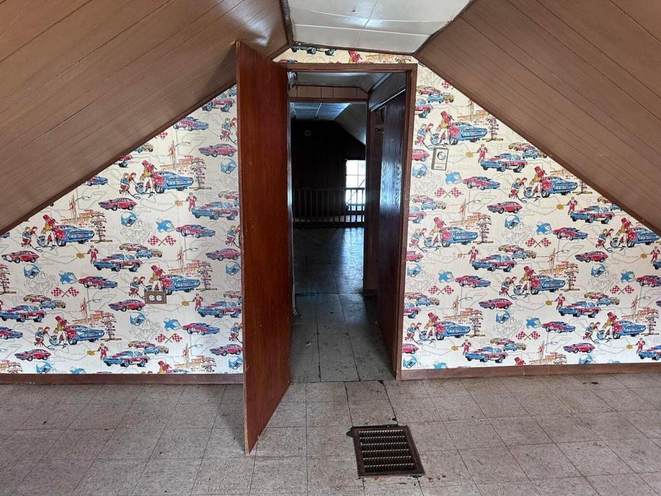 Upstairs 5