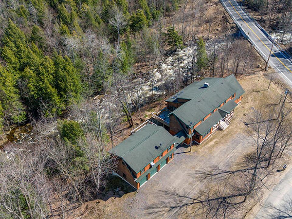 HomeOnLakeOzoniaOutlet_A_Exterior_Front_