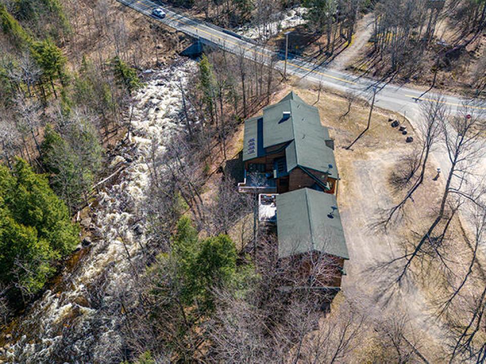 HomeOnLakeOzoniaOutlet_A_Exterior_Side_T