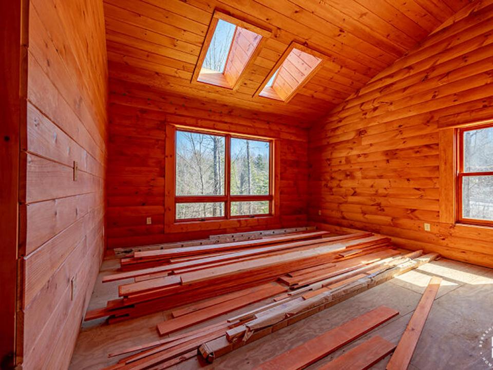 HomeOnLakeOzoniaOutlet_Bedroom1