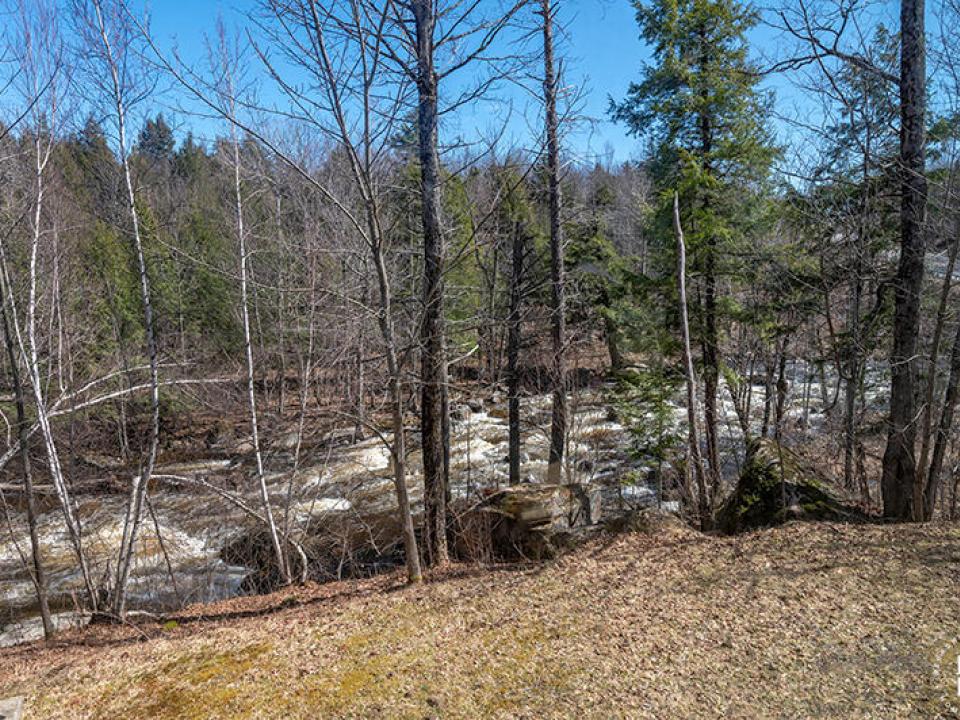 HomeOnLakeOzoniaOutlet_Bedroom1_View