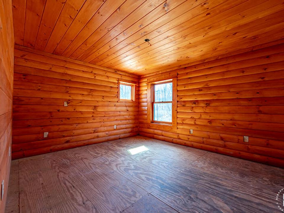 HomeOnLakeOzoniaOutlet_Bedroom3