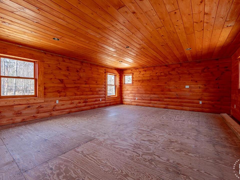 HomeOnLakeOzoniaOutlet_Bedroom4