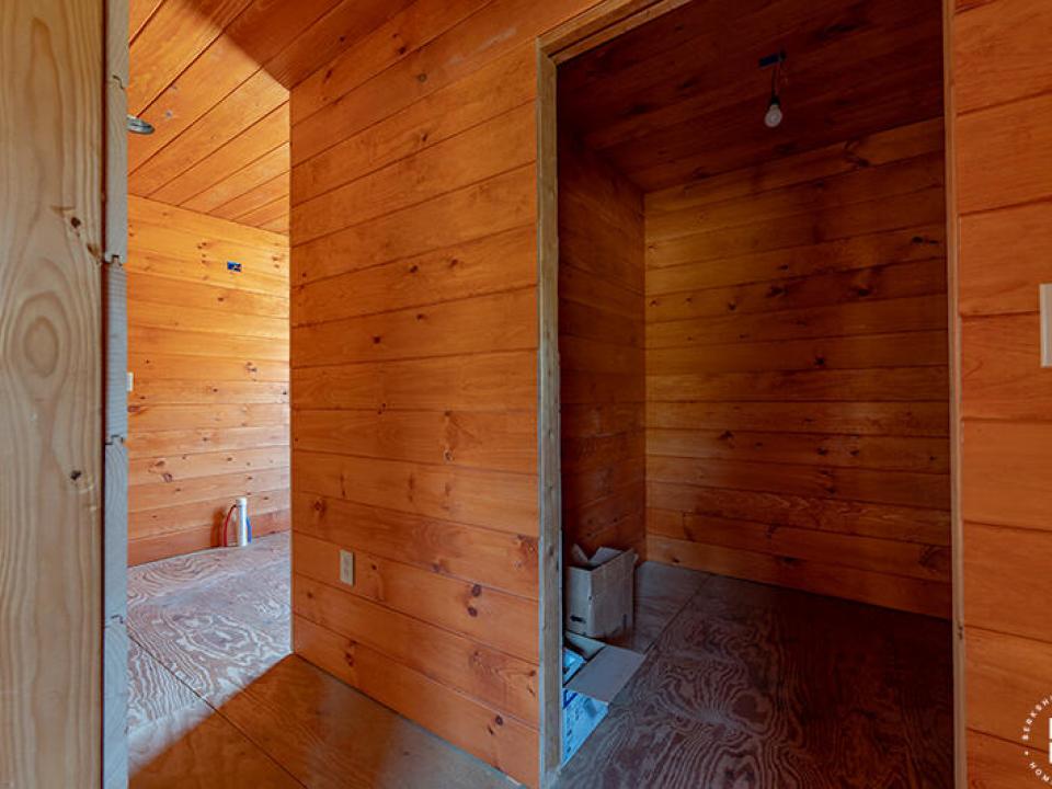 HomeOnLakeOzoniaOutlet_Bedroom4_Bathroom