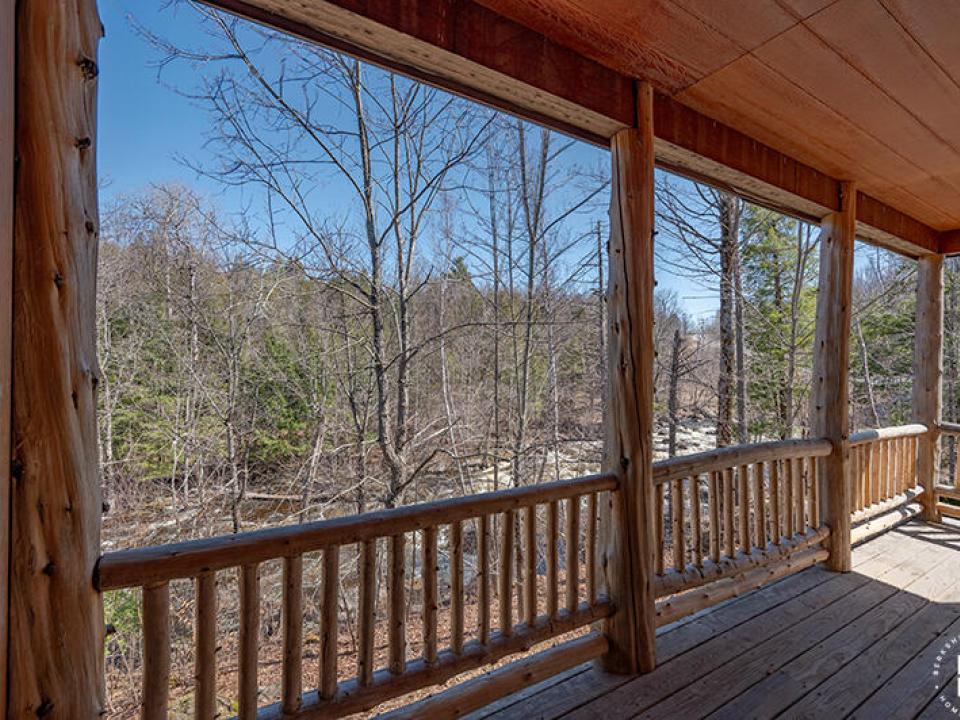 HomeOnLakeOzoniaOutlet_CoveredPorch