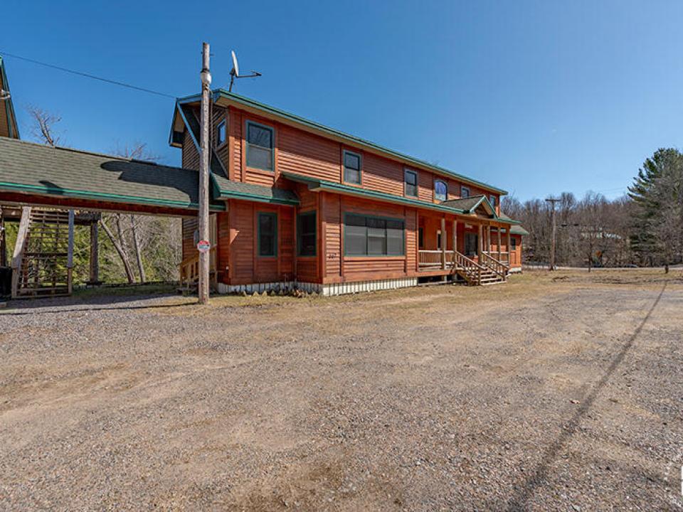 HomeOnLakeOzoniaOutlet_Exterior