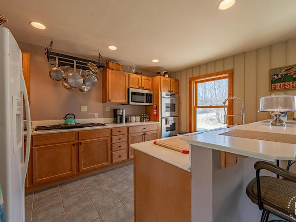 HomeOnLakeOzoniaOutlet_GuestCottage_Kitc