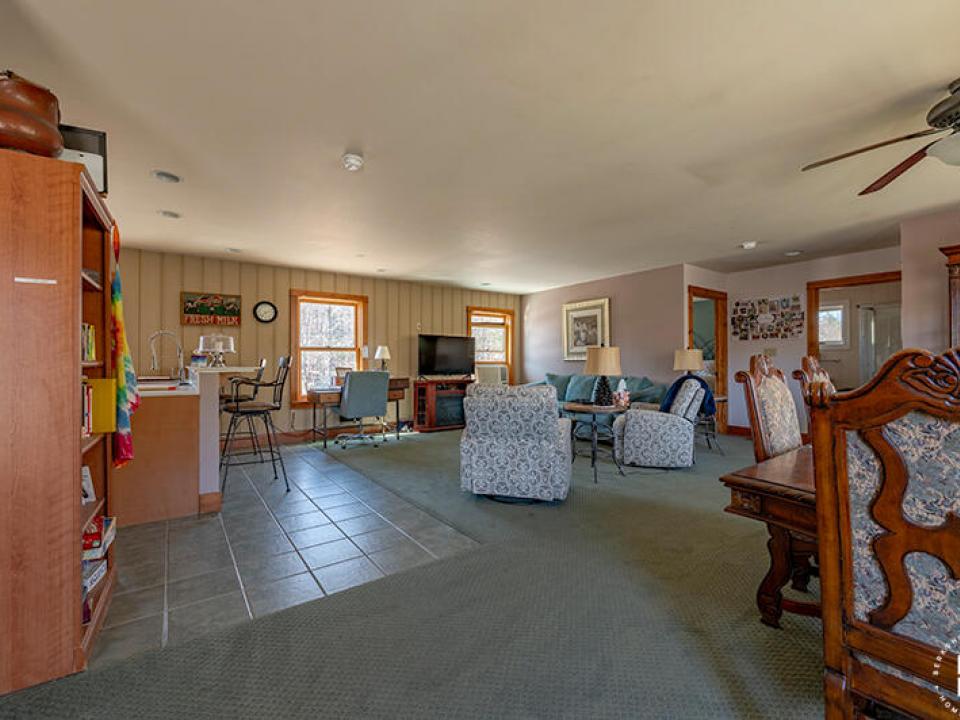 HomeOnLakeOzoniaOutlet_GuestCottage_Livi