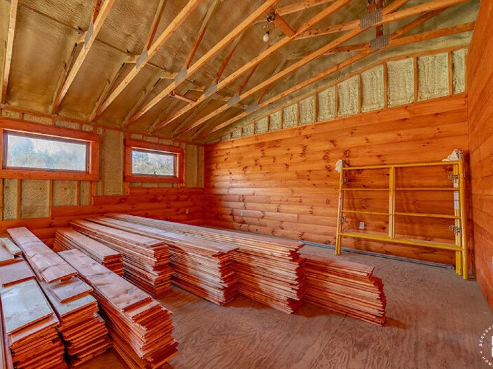 HomeOnLakeOzoniaOutlet_Loft