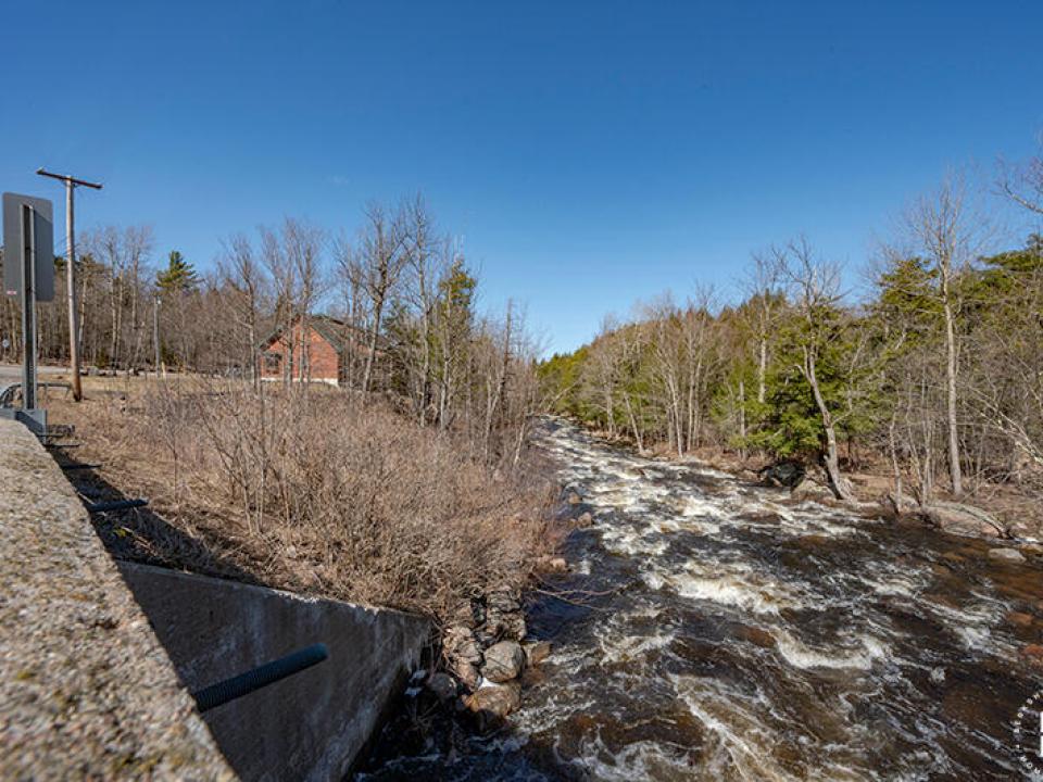 HomeOnLakeOzoniaOutlet_Waterway_To_Exter