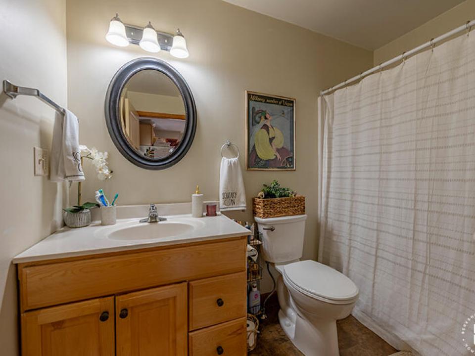 ApartmentBuildingOnMckinleyInLP_Apartmen