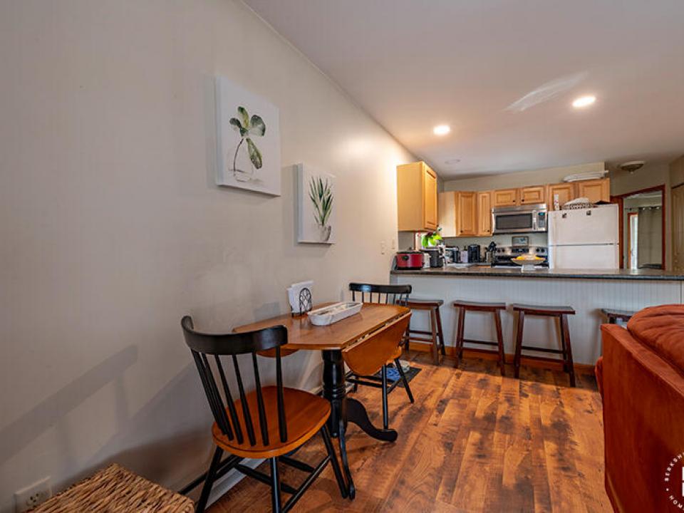 ApartmentBuildingOnMckinleyInLP_Apartmen