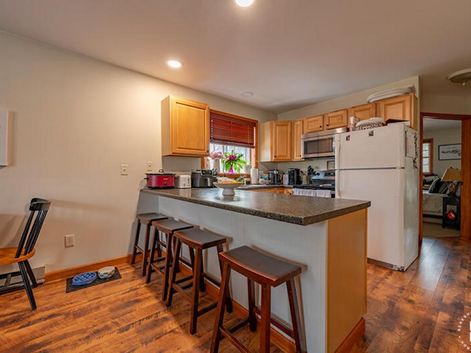 ApartmentBuildingOnMckinleyInLP_Apartmen
