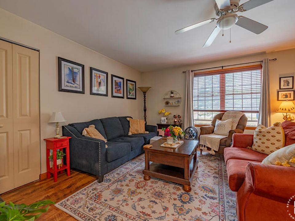 ApartmentBuildingOnMckinleyInLP_Apartmen