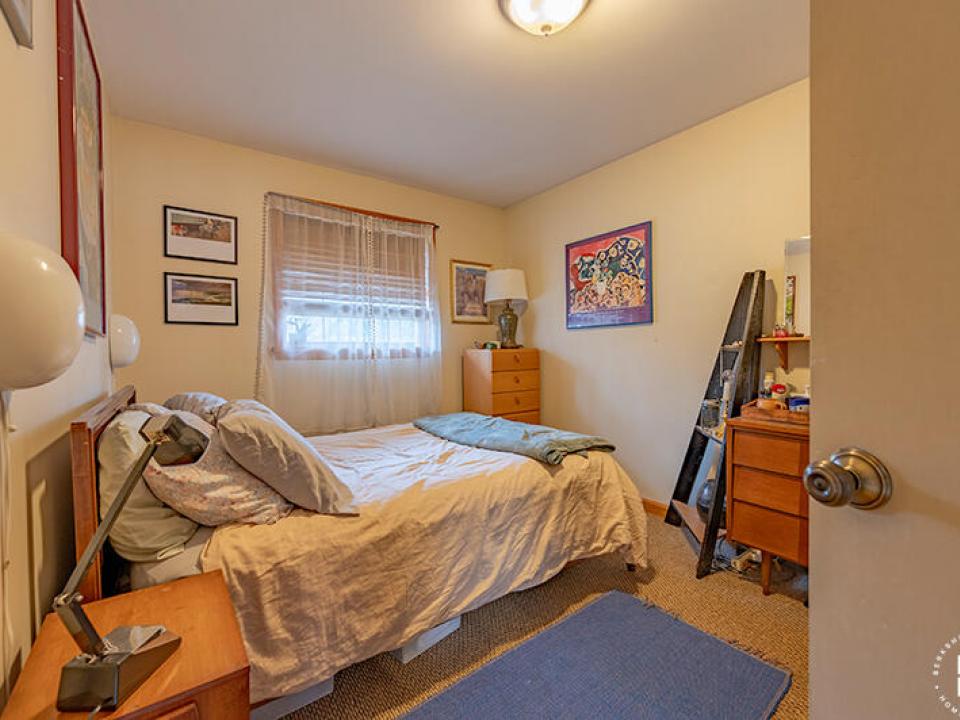 ApartmentBuildingOnMckinleyInLP_Apartmen